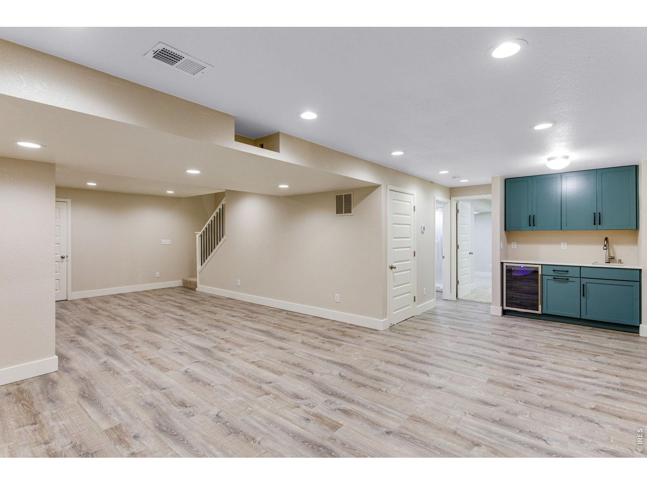 Property Photo 34 Large family room with all new luxury laminate flooring