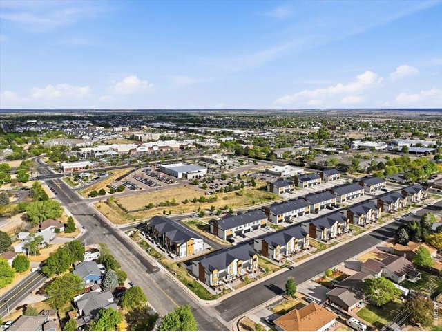 Property Photo 47 Close proximity to Centerplace Shopping Center