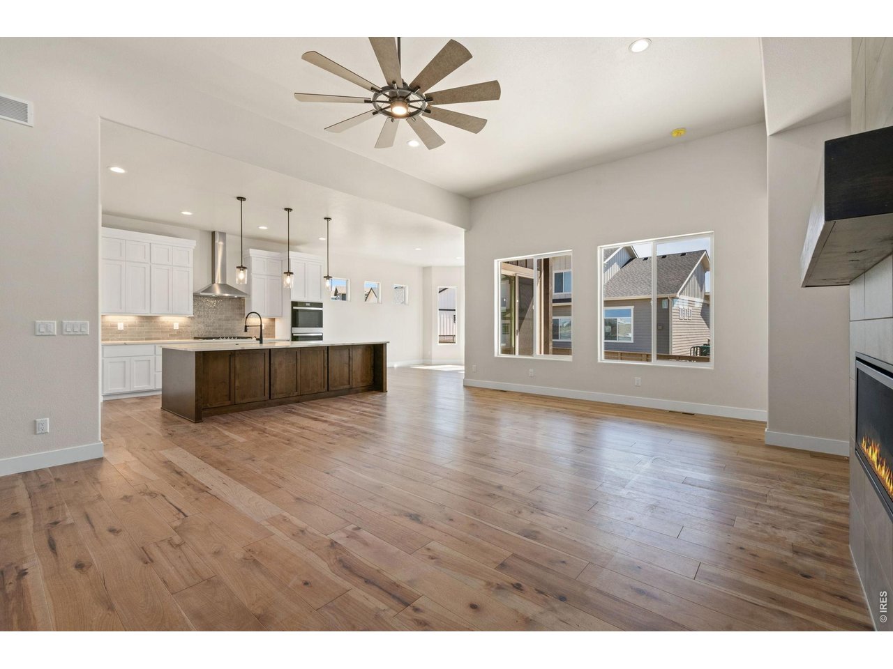 Property Photo 10 Large Living Room with 12ft Ceiling!