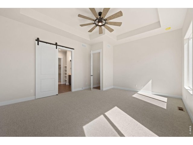 Property Photo 18 Huge primary suite with tray ceiling