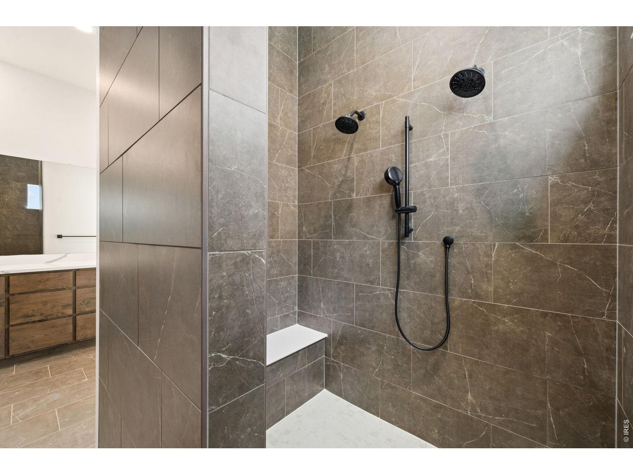 Property Photo 22 Luxury walk-in shower!