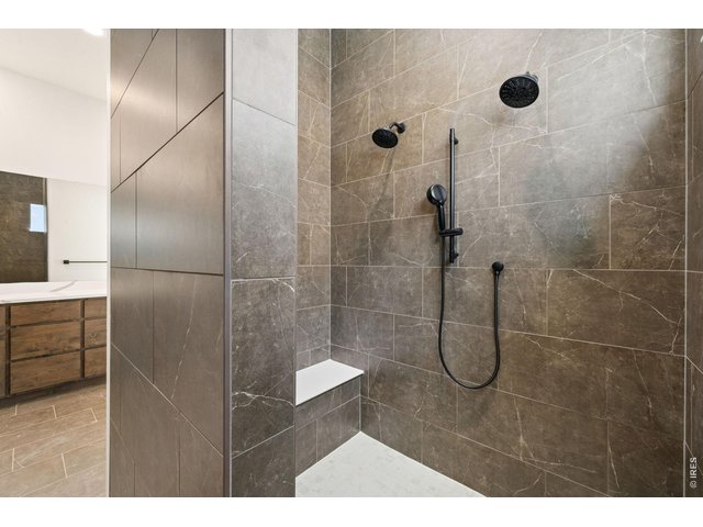 Property Photo 22 Luxury walk-in shower!