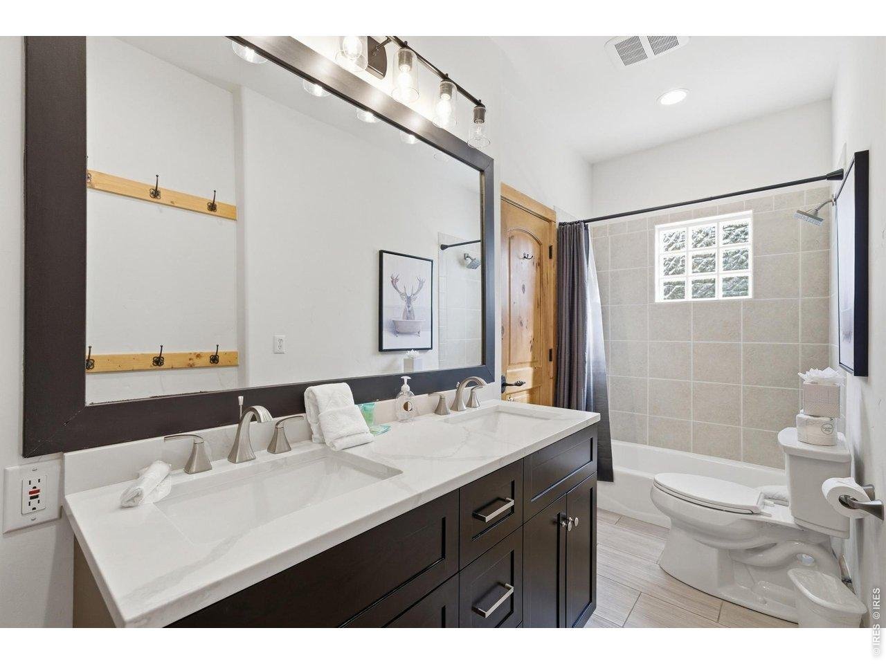 Property Photo 28 4th bedroom ensuite bath