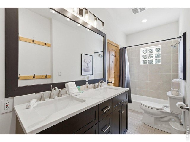 Property Photo 28 4th bedroom ensuite bath