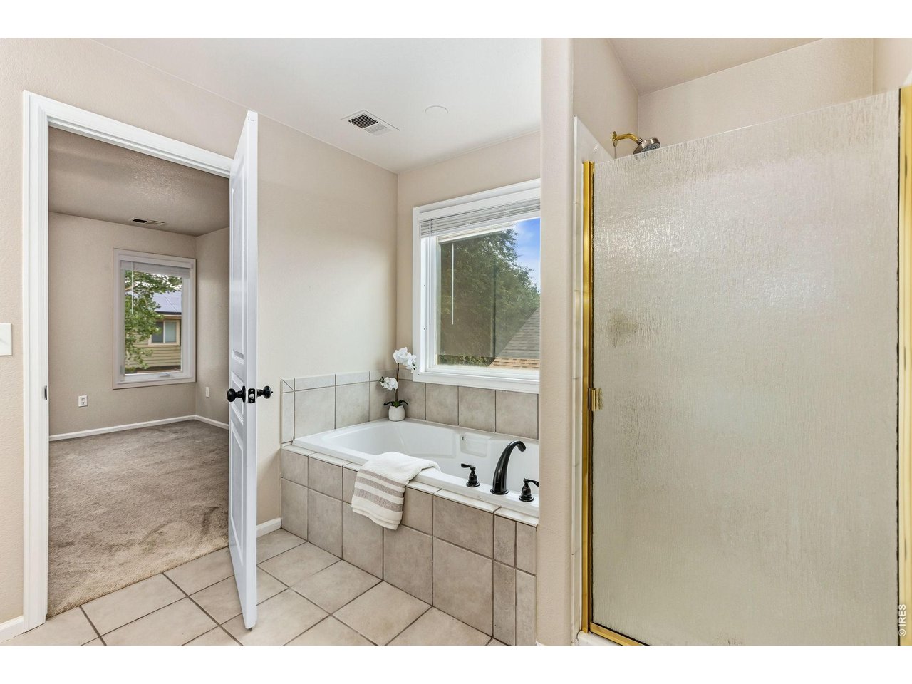 Property Photo 21 Imagine relaxing at the end of a long day in the large soaking tub