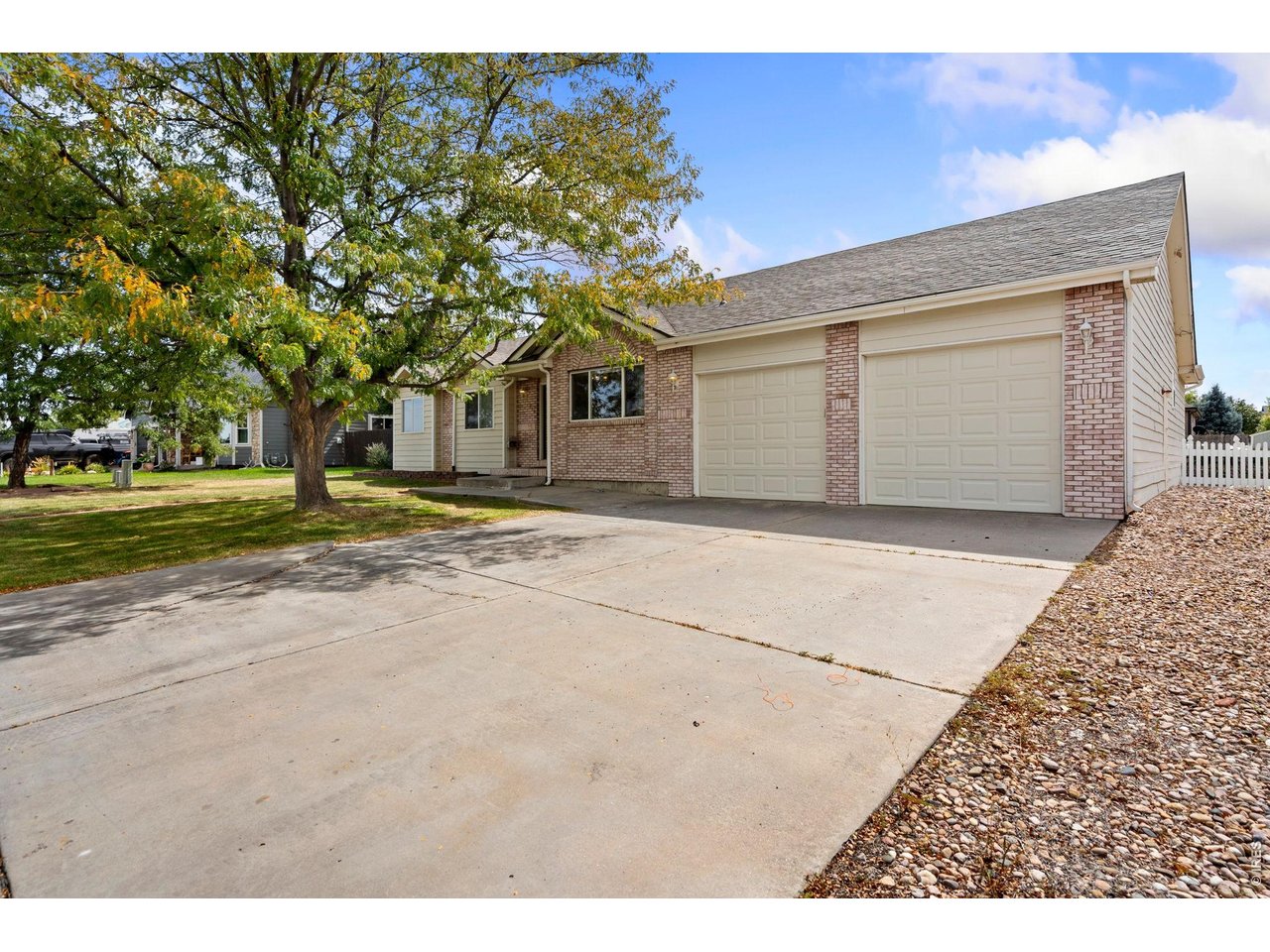 Property Photo 2 Oversized 2-car garage