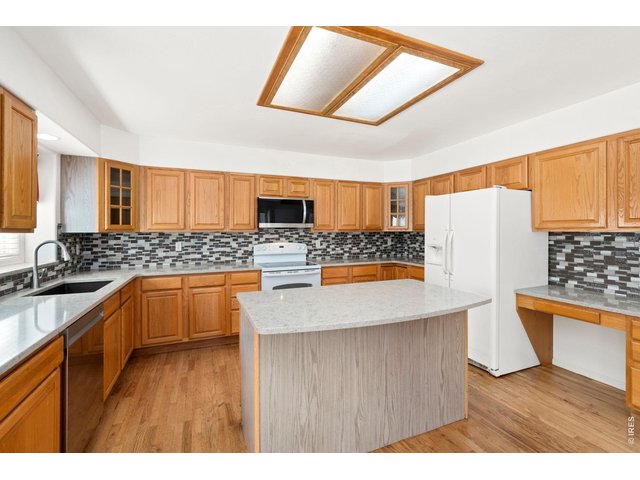 Property Photo 14 granite island