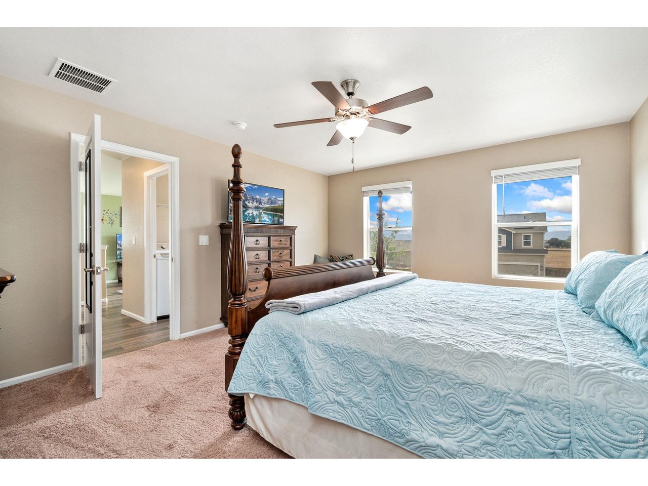 Property Photo 17 Primary bedroom with mountain views
