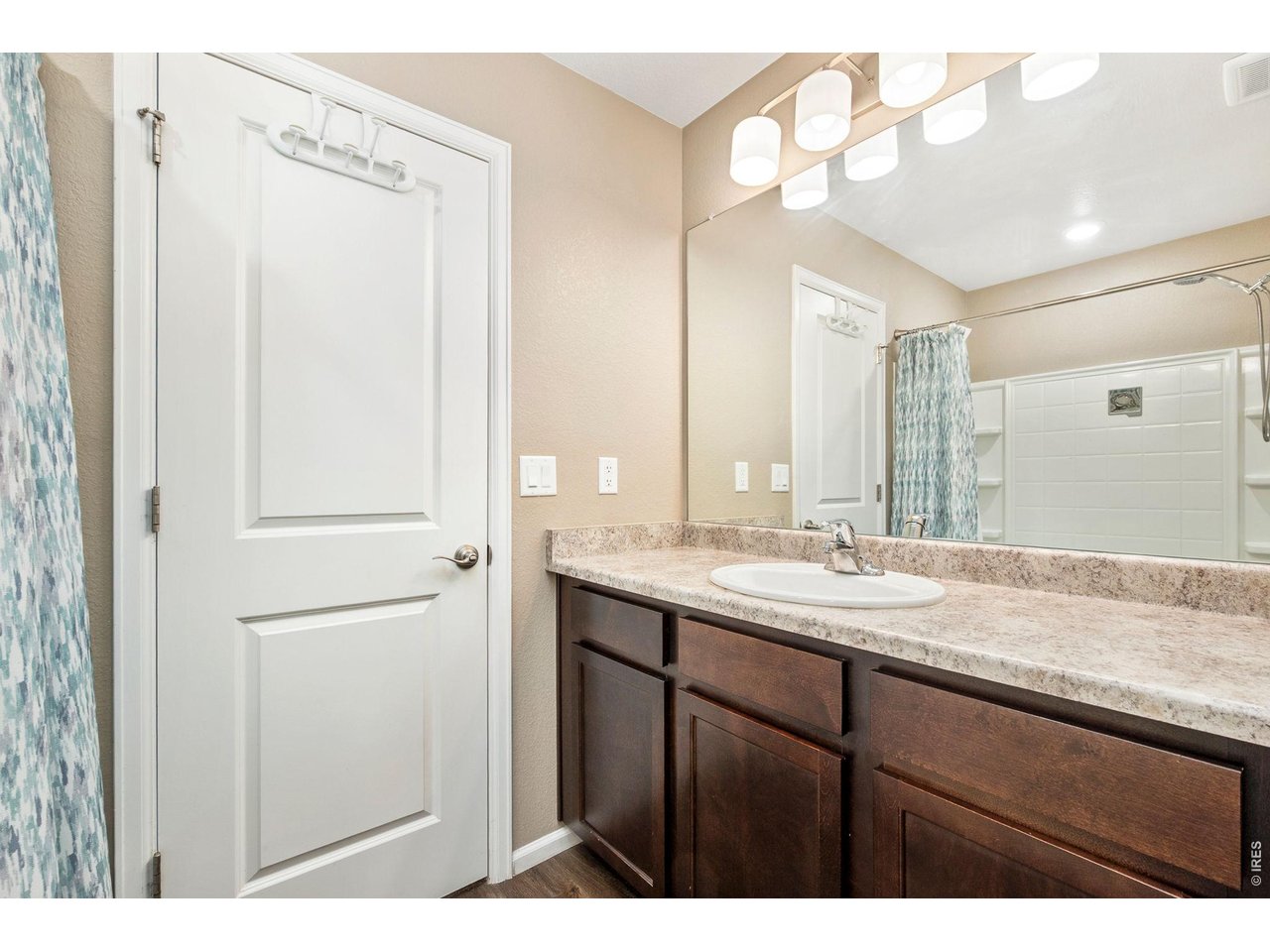 Property Photo 19 Formal primary bath