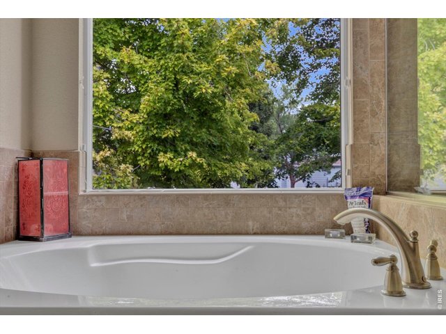 Property Photo 28 primary suite soaking tub