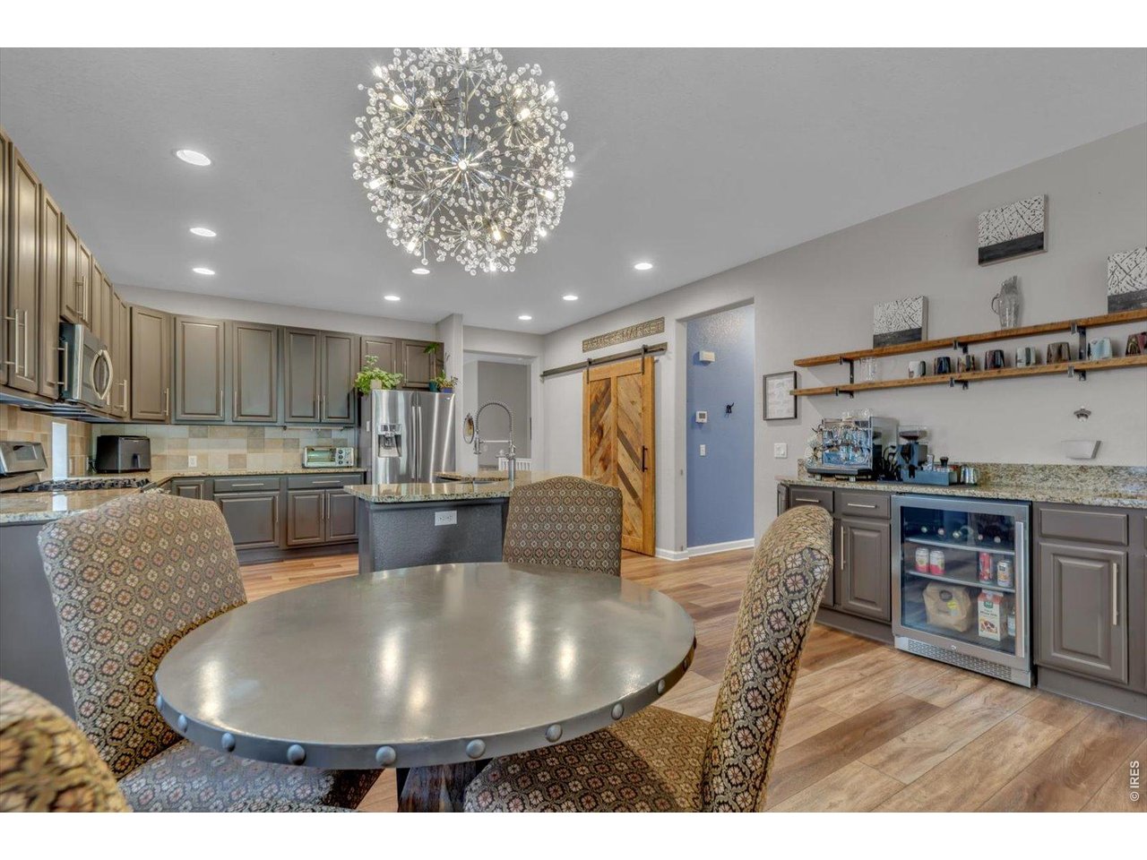 Property Photo 12 eat-in kitchen area with wet coffee bar