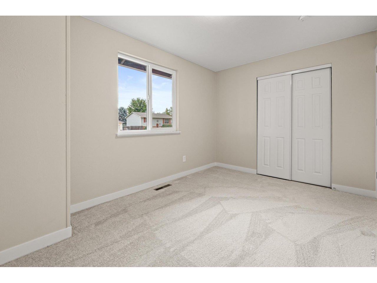 Property Photo 15 Front bedroom