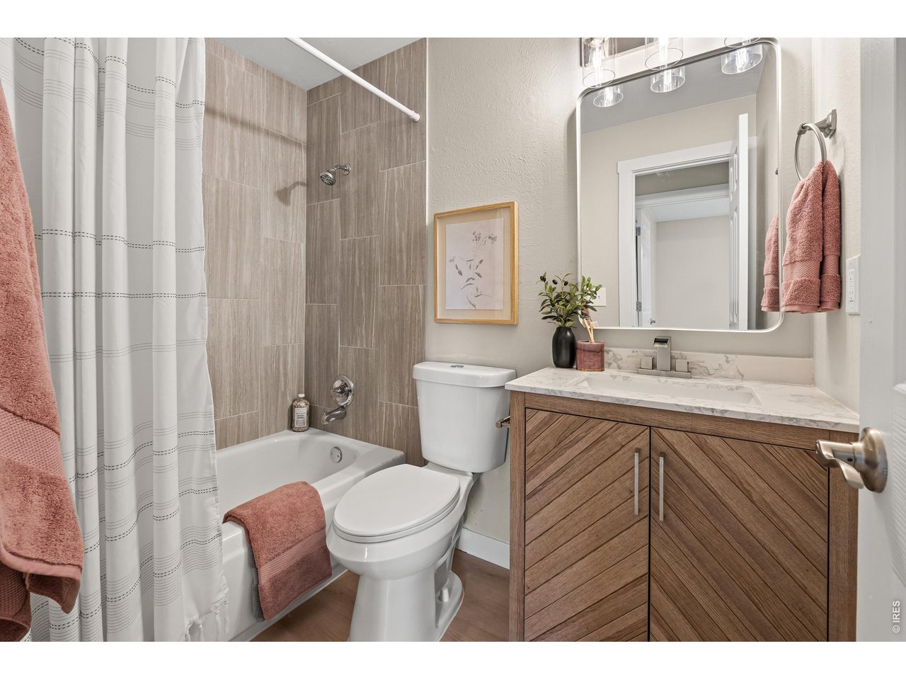 Property Photo 17 Main bath