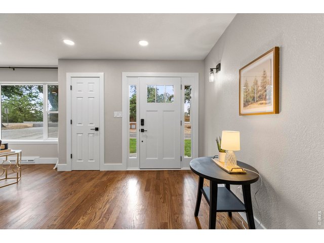Property Photo 6 Entry