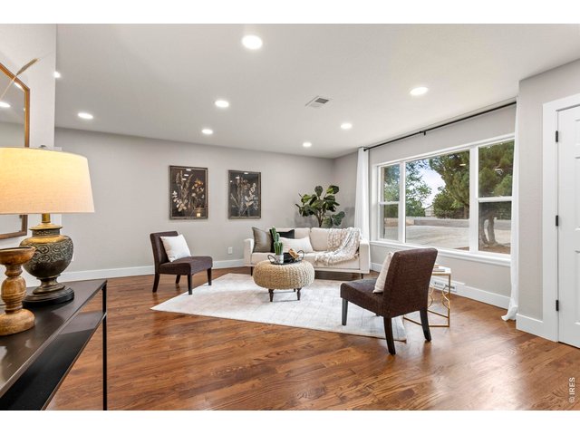 Property Photo 7 Living Room