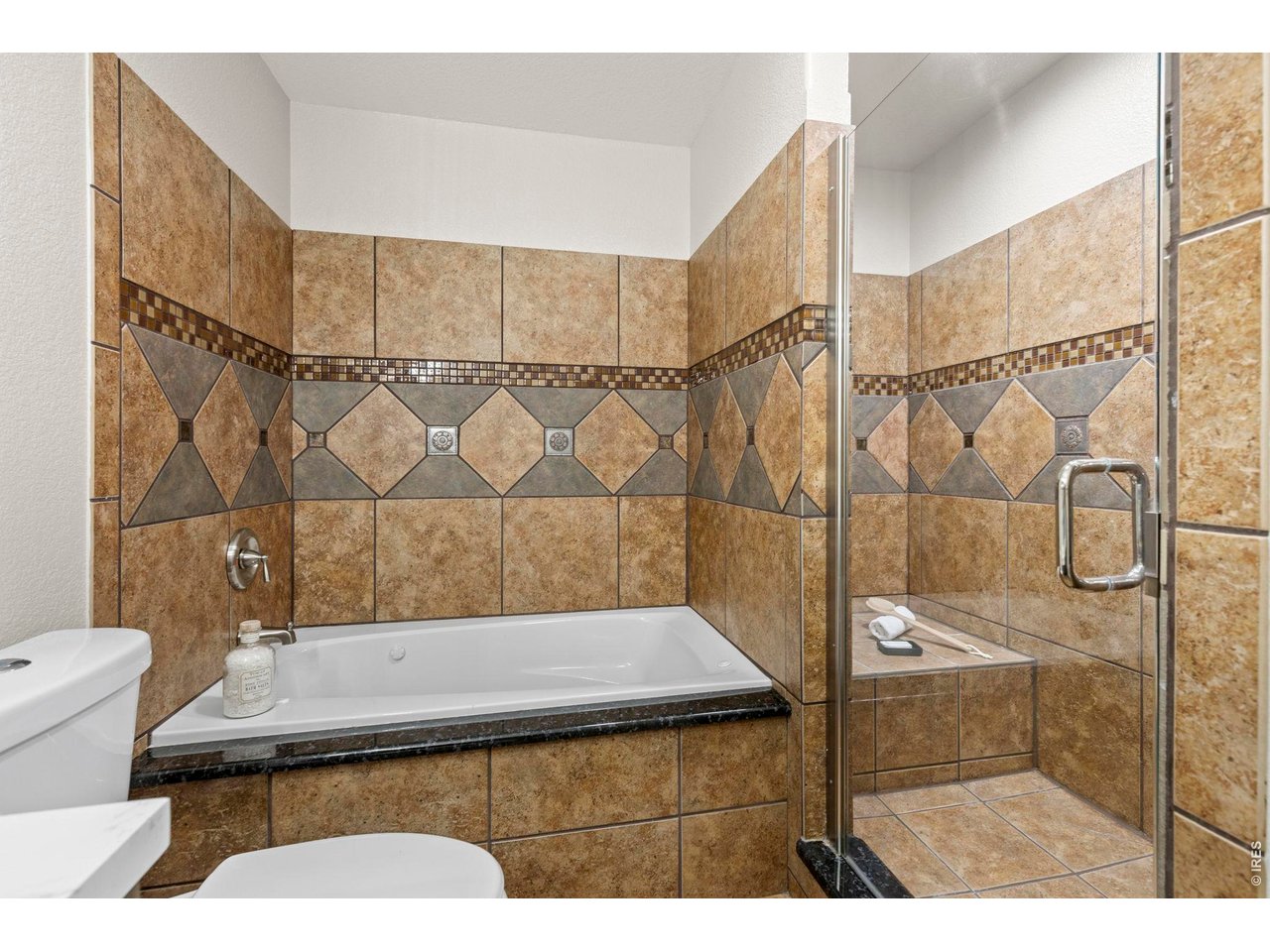 Property Photo 27 5-Piece Bathroom