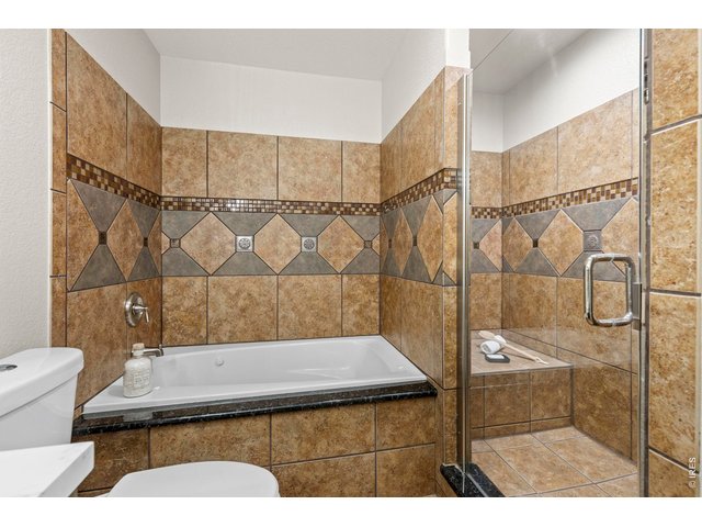 Property Photo 27 5-Piece Bathroom