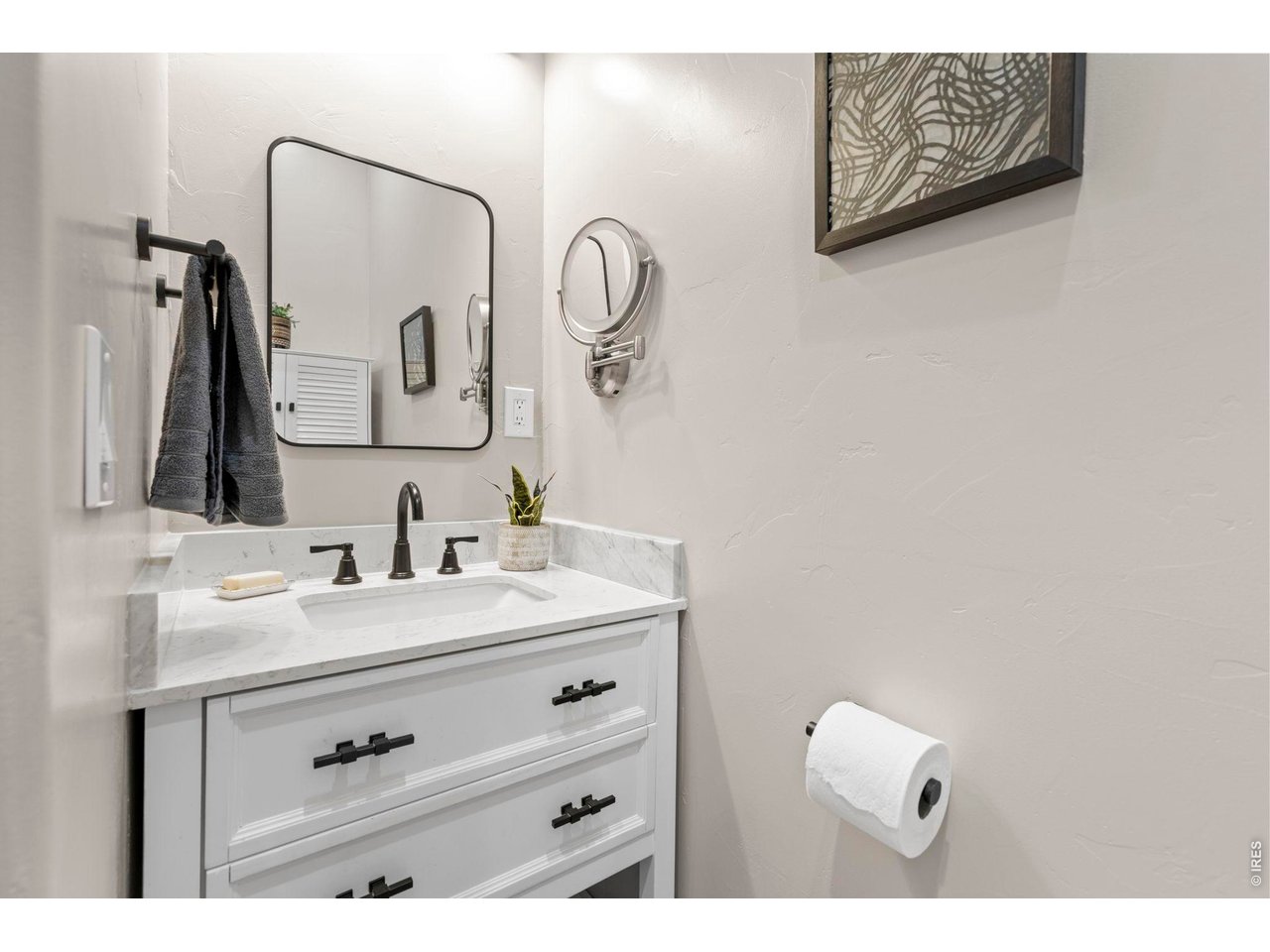 Property Photo 46 3/4 Bathroom