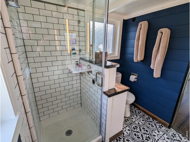 Property Photo 6 3/4 bathroom