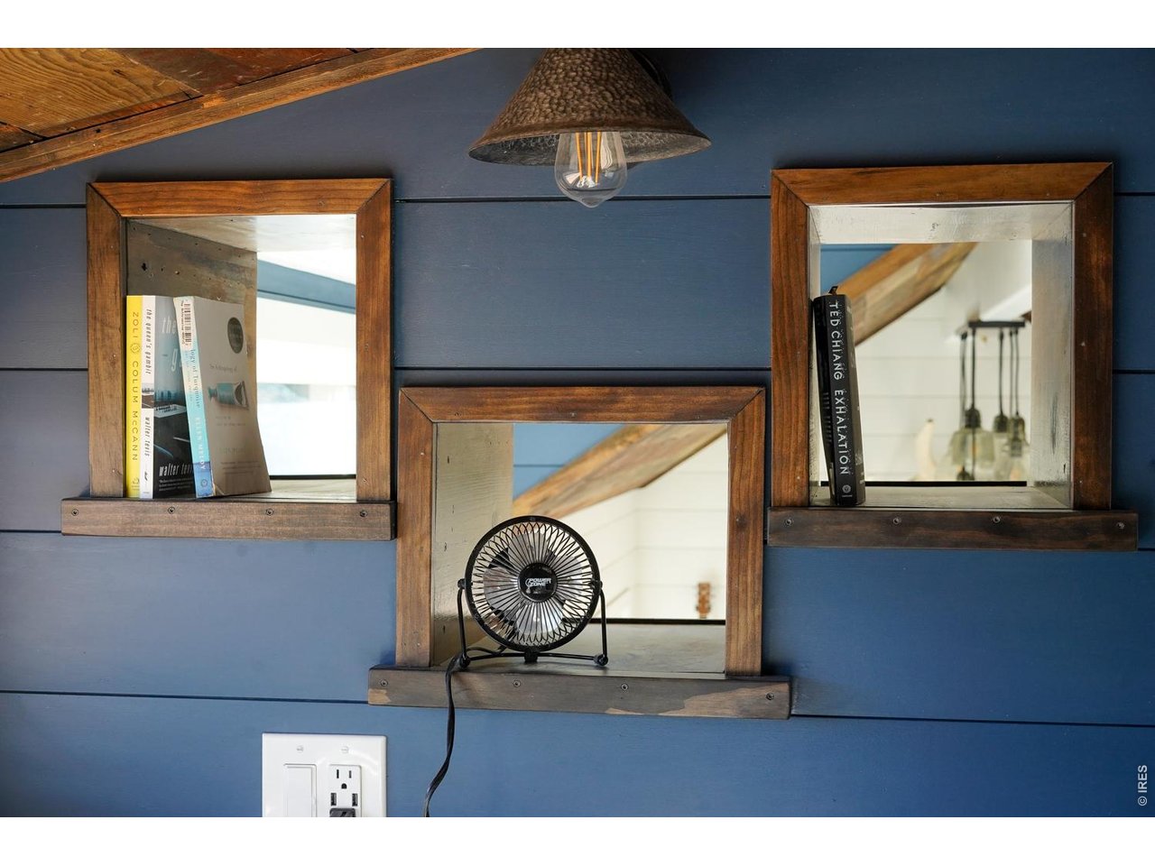 Property Photo 9 Pass-through storage cubbies