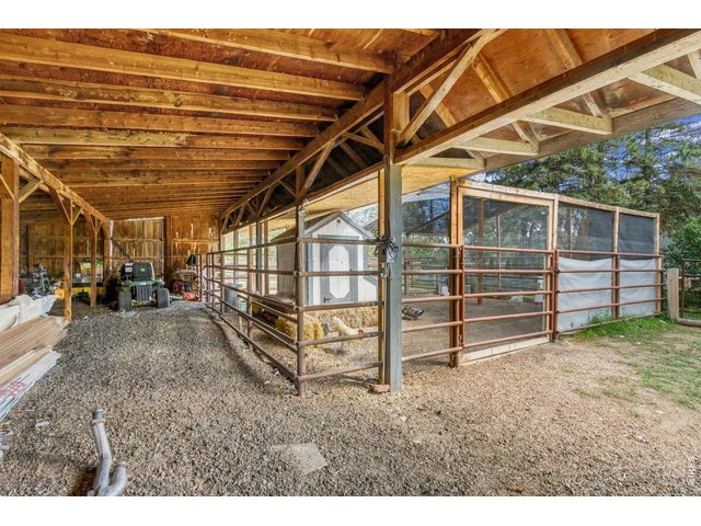 Property Photo 34 Loafing shed with amazing chicken coop