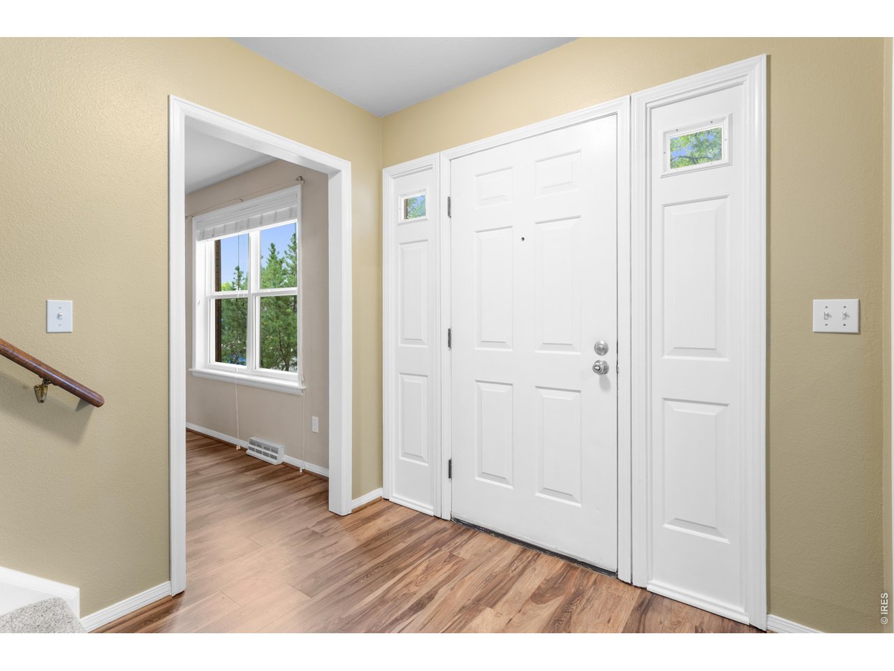 Property Photo 7 Entryway