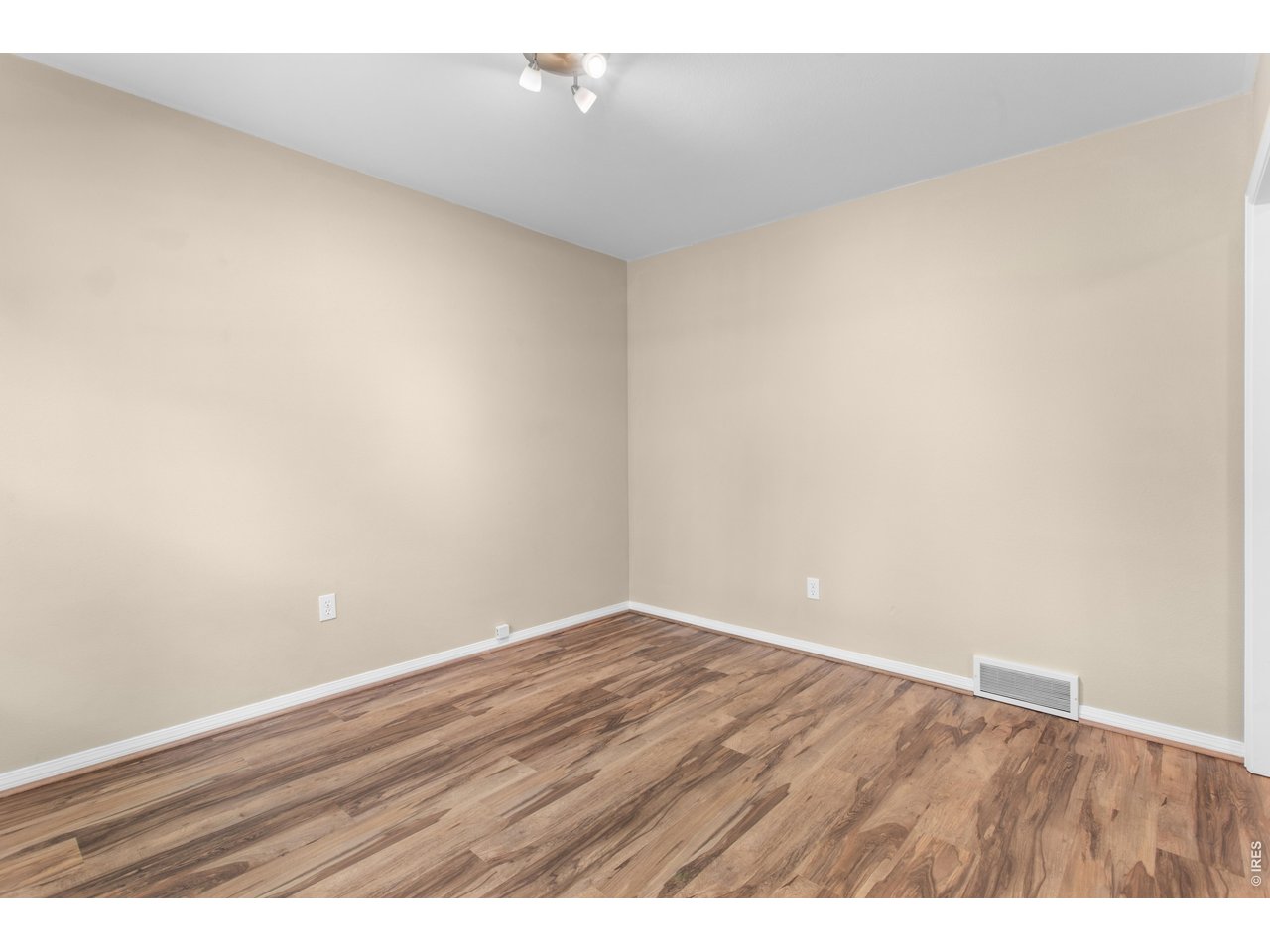 Property Photo 9 Dining Room