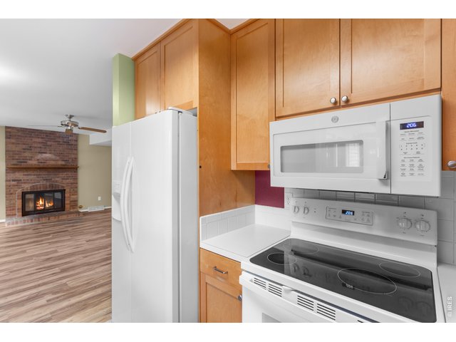 Property Photo 13 Kitchen - all appliances included