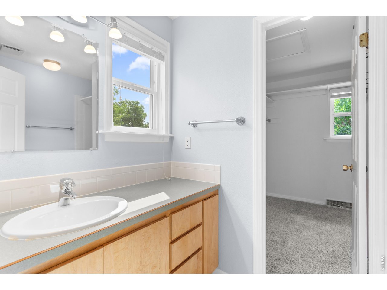 Property Photo 16 Primary En-suite plus Walk-in Closet with Window
