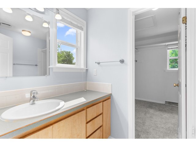 Property Photo 16 Primary En-suite plus Walk-in Closet with Window
