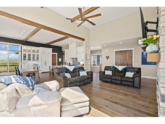 Property Photo 19 Open floor plan.