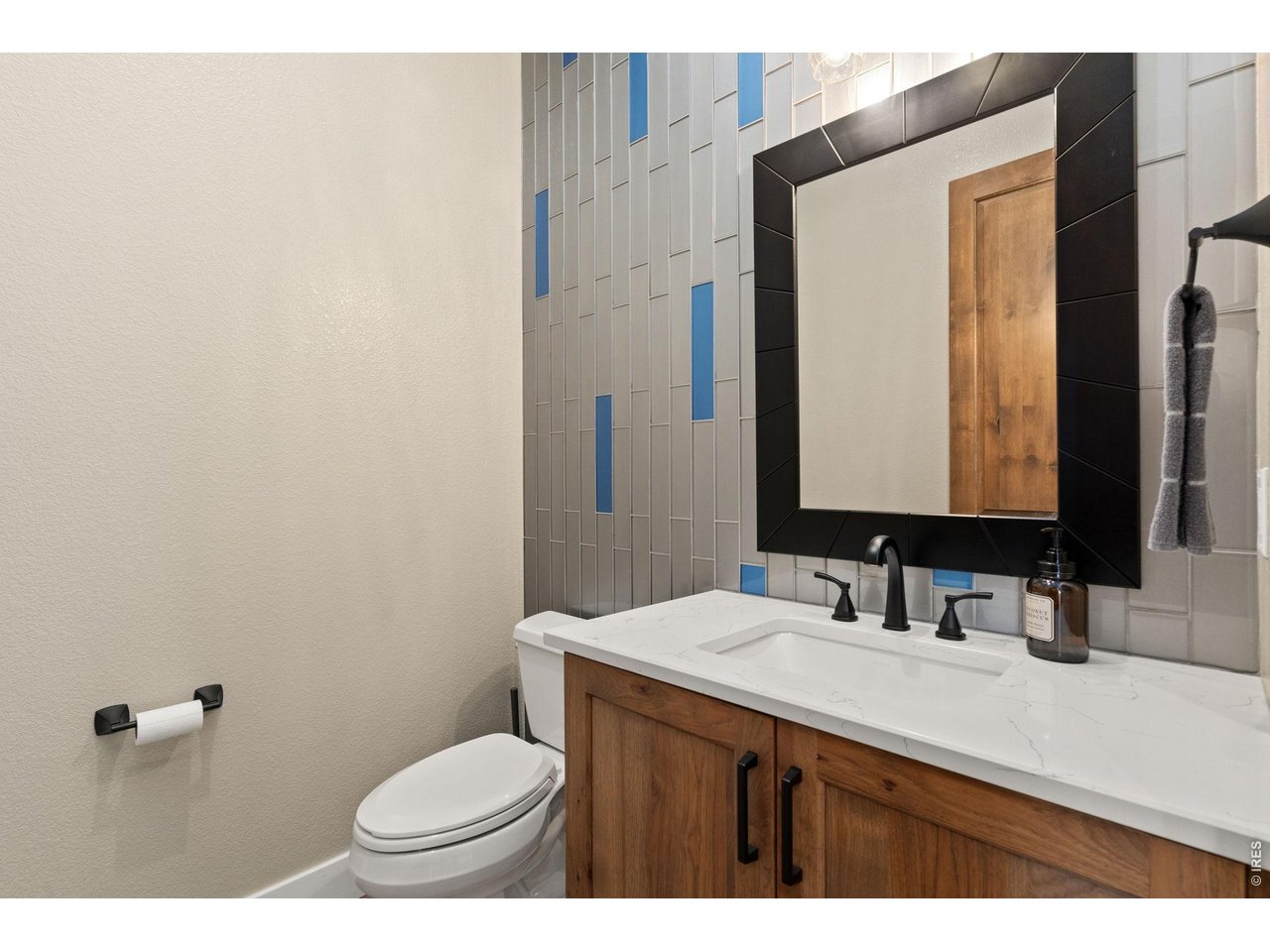 Property Photo 28 Beautifully tiled powder bath.