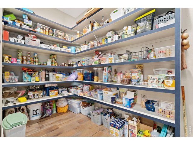 Property Photo 22 Huge walk-in pantry!