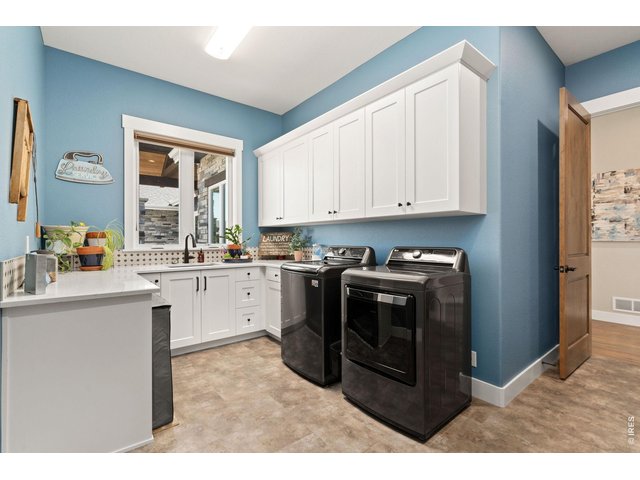 Property Photo 38 Huge main floor laundry and mudroom.