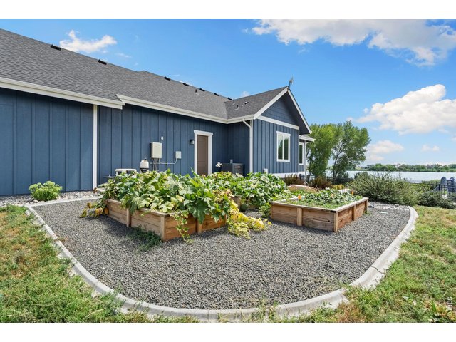 Property Photo 15 4 raised garden beds!