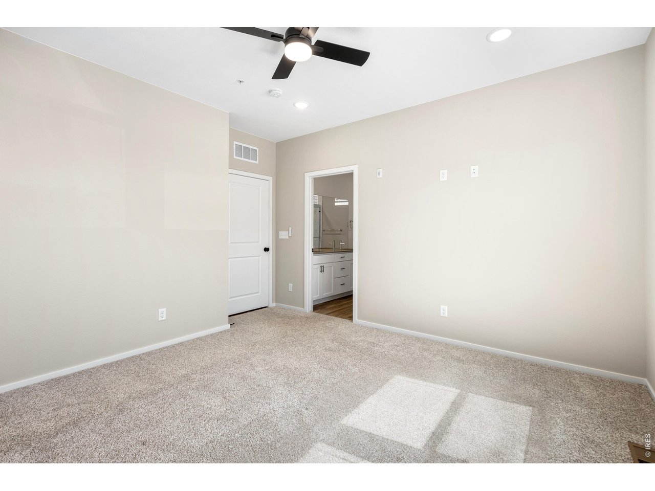 Property Photo 12 Primary Suite