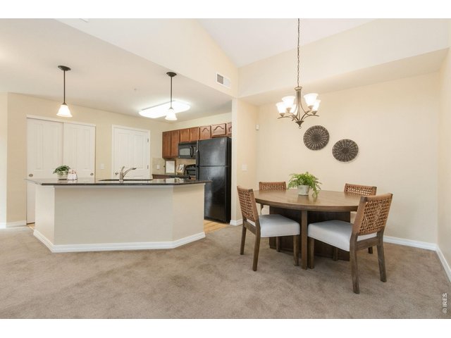 Property Photo 6 Dining and kitchen