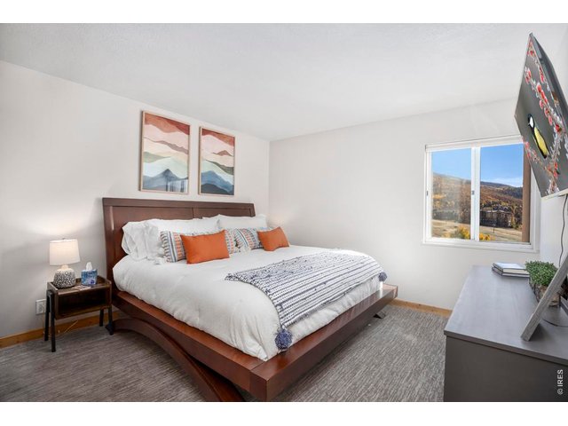 Property Photo 18 Primary bedroom with views of the valley
