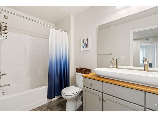 Property Photo 25 Upper level full bathroom