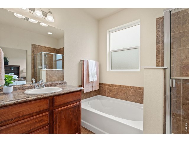 Property Photo 15 Primary bathroom