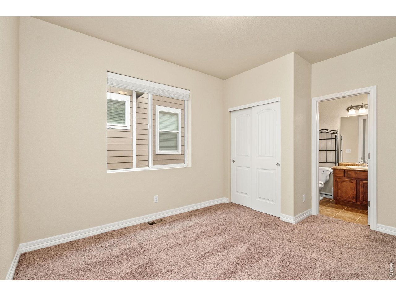 Property Photo 17 Guest bedroom