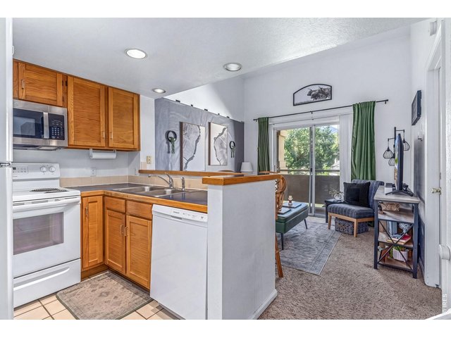 Property Photo 5 Kitchen Peninsula