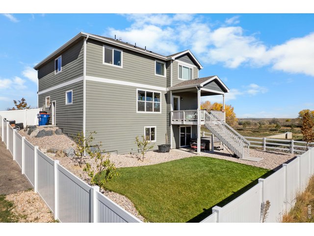 Property Photo 1 Gorgeous 2 Story Home with OVERSIZED 3 CAR GARAGE & Finished Walk-Out Basement.