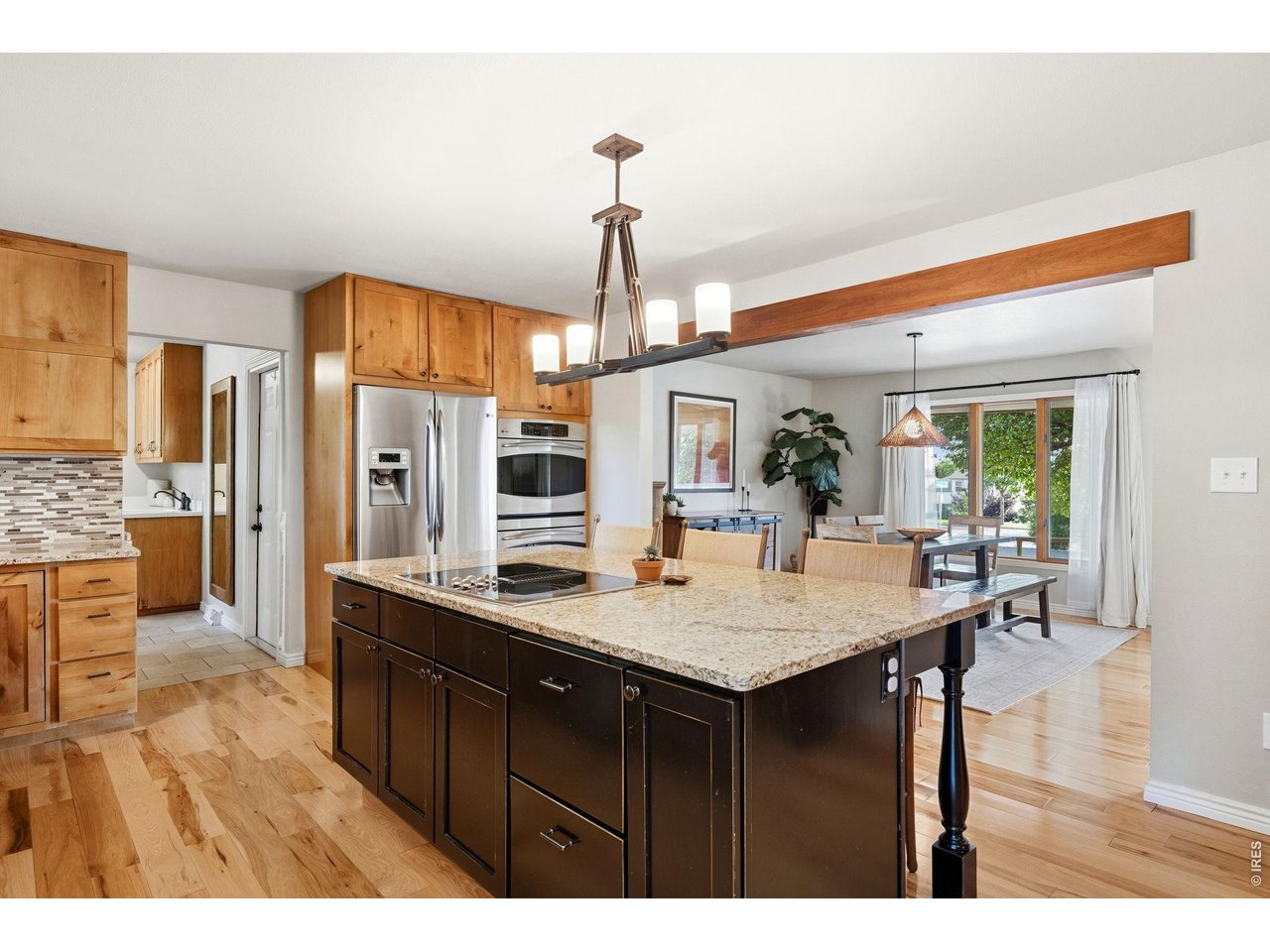 Property Photo 16 Large island with cooktop.