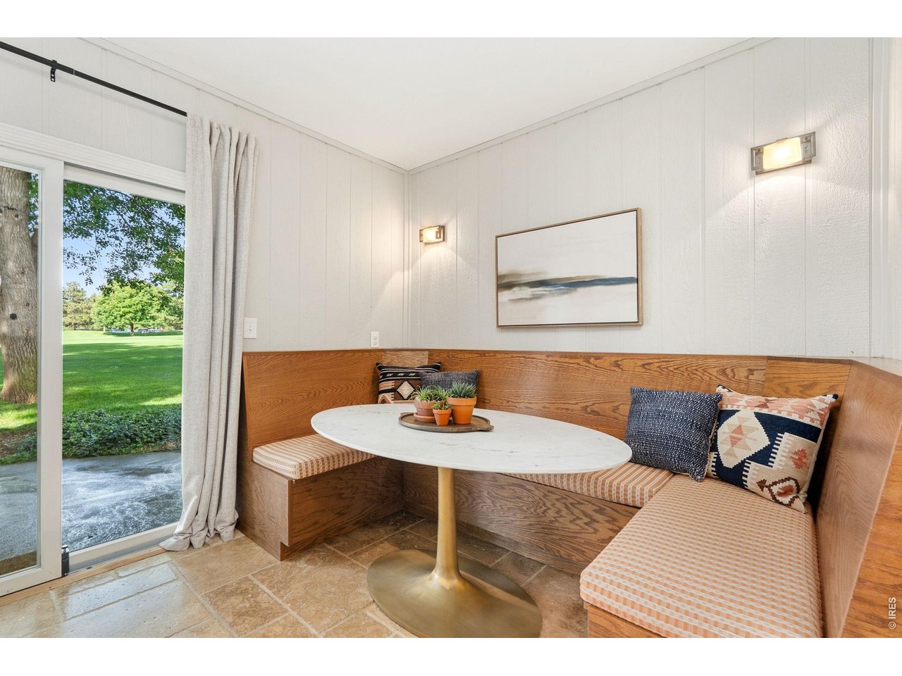 Property Photo 27 Sunroom built-in corner booth included!