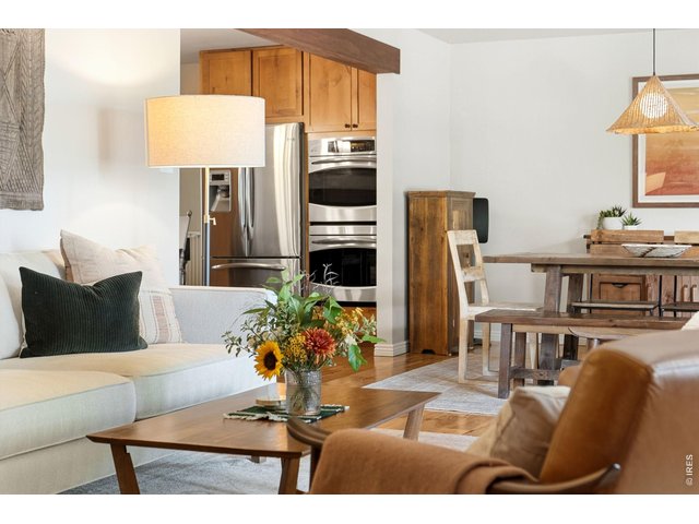 Property Photo 12 Elegant and stylish.