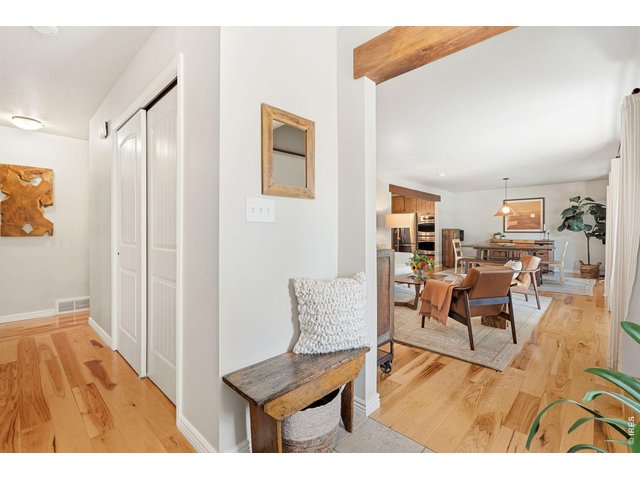 Property Photo 7 Entry.