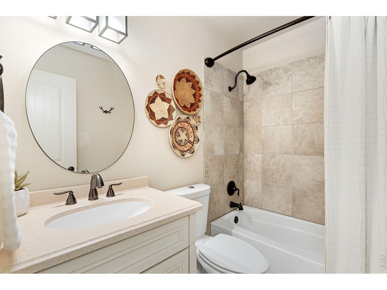 Property Photo 35 Second full bath.