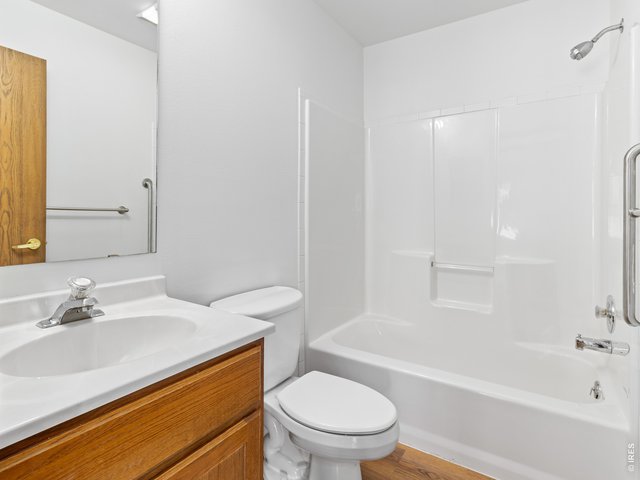 Property Photo 25 Bath 2