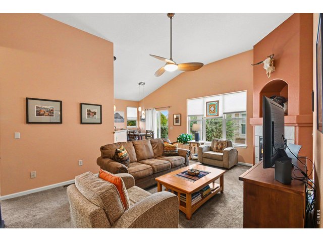 Property Photo 5 Living Room